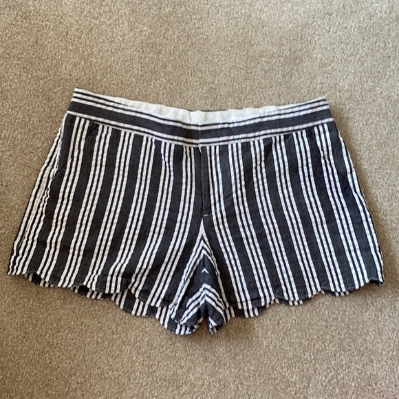Club Monaco Shorts - Picture 2 of 3